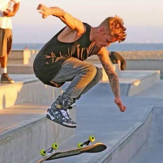 Rendez-vous ici pour voir et apprécie le beau et talentueux Justin Drew Bieber !