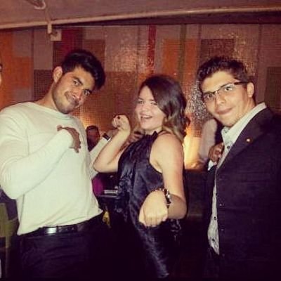 Thetahealer. Mi vida gira entorno a el baile, libros, música y animales. Logro todo lo que me propongo, sin apego a nada. YOLO.
