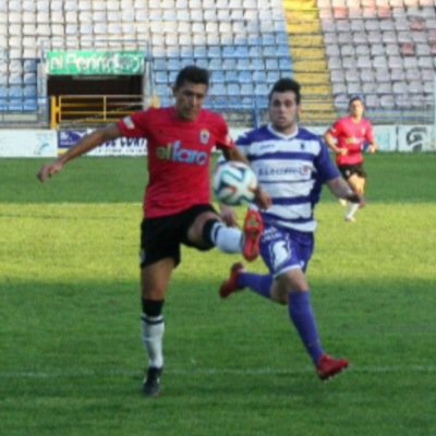 Actualmente jugador de la UD MONTIJO Y Ex del Formac-Villarrubia,CD Badajoz,Jerez,Merida. amante de los ANIMALES, sobre todo los CABALLOS,la MÚSICA y el FÚTBOL.