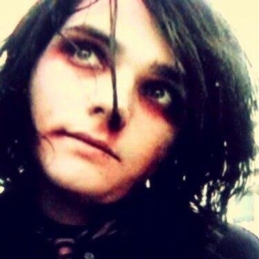 Hi. I'm Gee. Call me Gerard and I will kill you softly in your sleep. @IHeardRumourRP is mine. Never take her away from me.