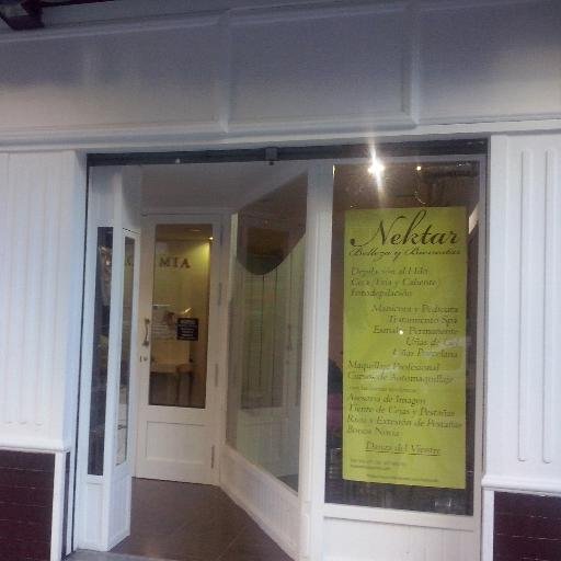 Estética, Fisioterapia...También a domicilio.
Tlf: 958 277 250 - 627 895 762