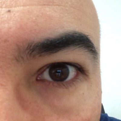 Gaúcho no Mato Grosso, Gremista, apaixonado pela família, médico. Sonha com um mundo justo e perfeito.