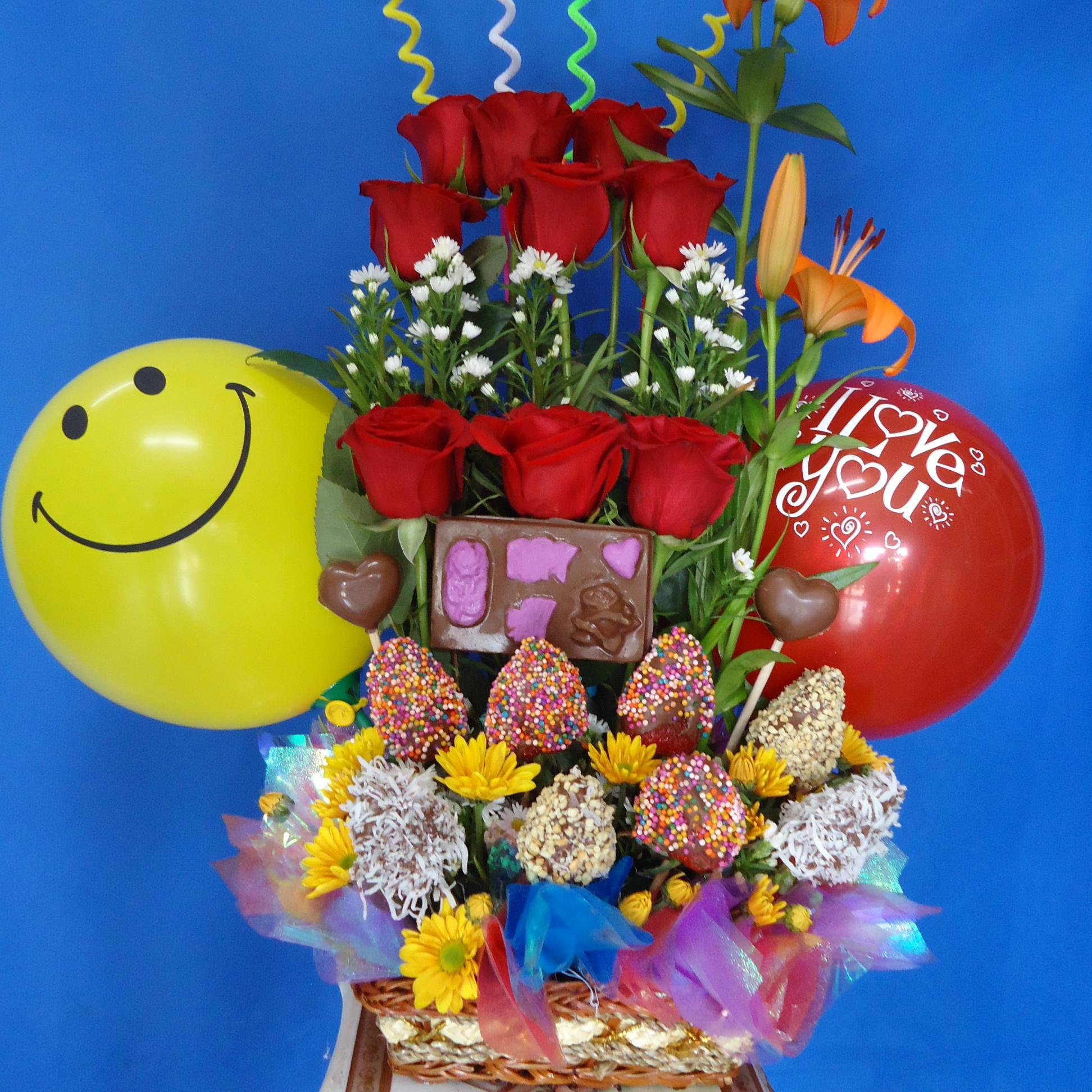 Tenemos servicio de entrega de arreglos florales adomicilio al whassap cell 0989888781- 045037381