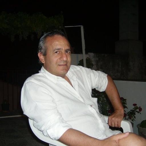 Lucano di origine.. emigrato per sognare.. Italiano per orgoglio e padre di due bellissime Bimbe di 23 e 2 anni