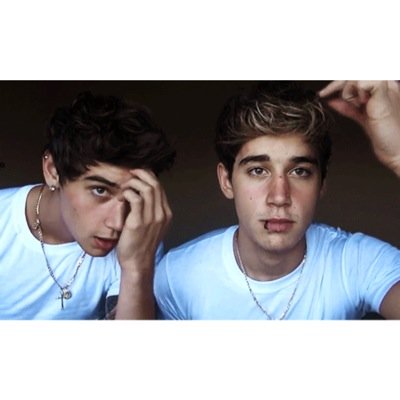 I GAVE YOU A FREE FOLLOW SO RT THIS LINK FOR ME (@dearest_lukey) ILYSM!❤️