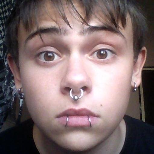 TodoPlaneado's profile picture. Me clavo las espinas de las rosas que piso.