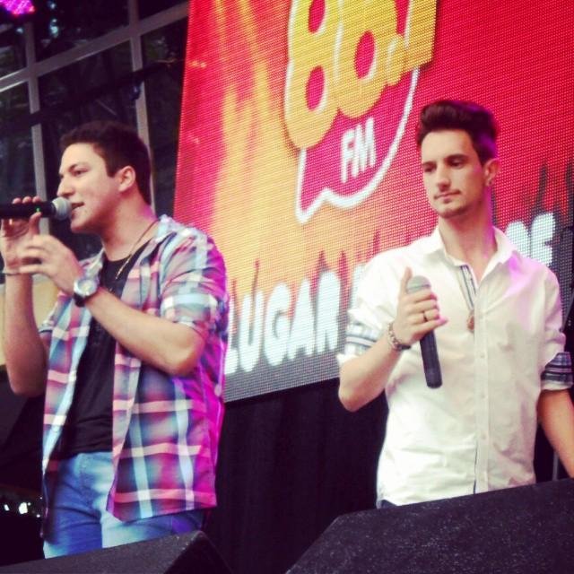 Twitter Oficial da dupla, Anderson e Gusttavo. Contatos: (51) 35252349 / (51) 99744824. Central de fãs: @centraldefasaeg Instagram: ander_gusttavo