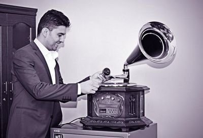 ‏‏‏شل الكلب شل لكن ولا مل ناطر حبيب الروح ينوي ويجيني ضليت انا ارتجي هايجي مايجي وبجيته تزهي الدار ويضوي ليلي♡ستار انت الروح ياغالي♡