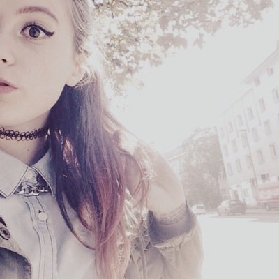 Instagram: @nikaotrin