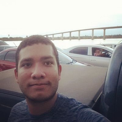 universitário, gosto de esportes e musicas. Para mais é simples: sigam-me os bons...