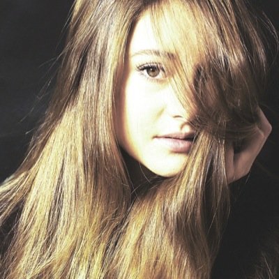 LillyGraceNY's profile picture. 18. Ex- Californiana. Amante del surf y de los retos, entre ellos conseguir triunfar en la ciudad de los sueños. ♡♡♡♡♡♡ | @GleeRolNY |