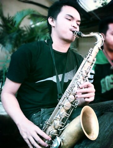 ~singer, saxophonist and percussionist~ Buatlah Karya Selagi Bisa Dengan Kemampuanmu, Niscaya Namamu Akan Selalu Hidup