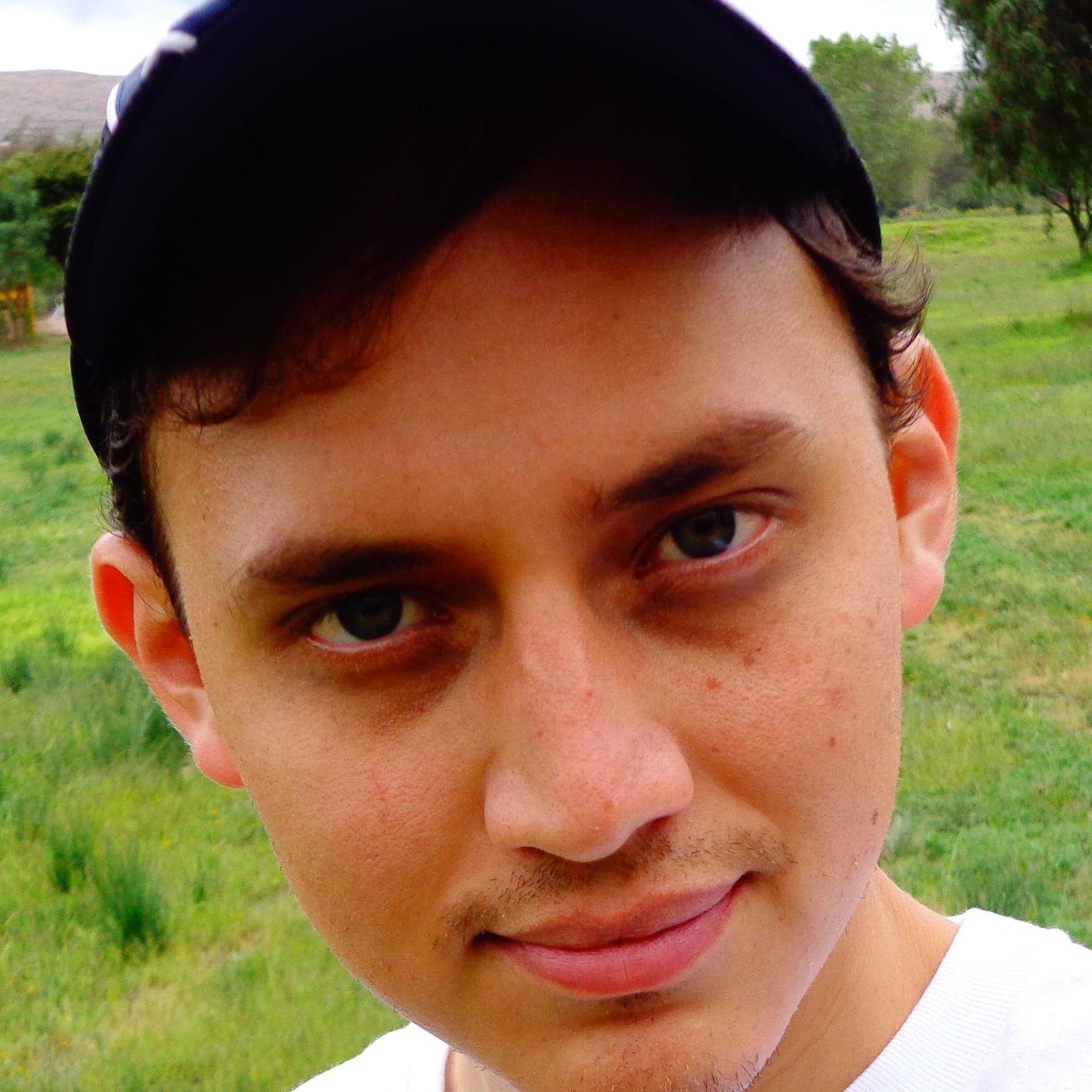 Ingeniero en Informática, me gusta ayudar a la gente pero si lo hacen en mal plan me vuelvo su peor enemigo