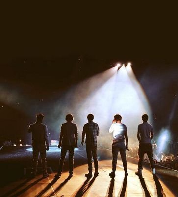 I am a directioner e 5Sosfam
Lovatic
Follow me please!!♥♥