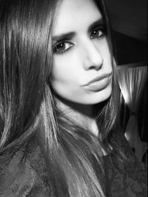 Comunicadora Social. Dios siempre primero. Amante del canto, la actuación y la fotografía :D! Leer es mi adicción.