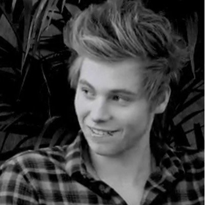 free follow so you should follow @5sxsofhemmings