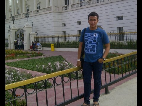 Hidup harus mempunyai kesabaran yang tinggi untuk menjalani hidup yang lebih baik untuk masa depan yang cerah....