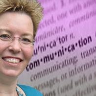 Communicatieadviseur, tekstschrijver, trainer, inspirator. Specialisaties: #zorg, participatiemaatschappij. Leuk: creatief taalgebruik, Scandinavië, fotografie.
