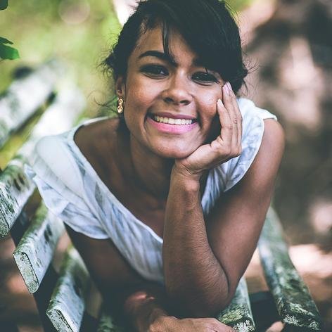 Uma desimportância aqui, outra ali, e a vida vai ficando extraordinária.