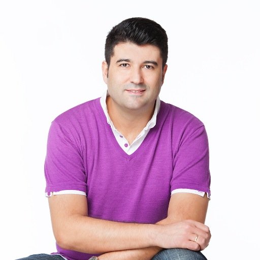 Un día es una nueva oportunidad de hacer realidad un sueño y una hora un objetivo a realizar. iOS Developer.