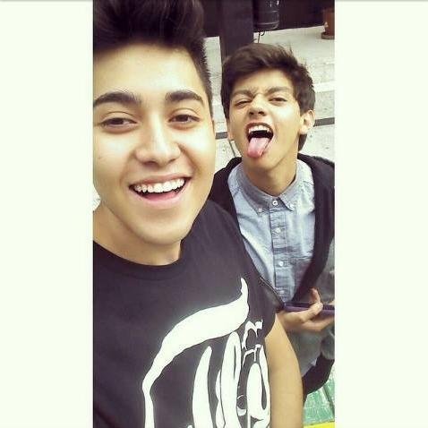 DannyDEAzuara's profile picture. Si Ves Un Chango Con Tacones,Dale Una Pequeña Cachetada Con Un Conejo Asado Bom Bom Bom Bom ◕ ‿‿ ◕ ♡ 2 Años Apoyandolo!! HB #CQFan *-* #Azuaritica #Mullersita