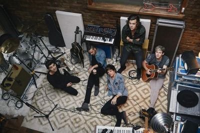 Follow this account if you're a DIRECTIONER:) Liam Payne,Niall Horan,Harry Styles,Louis Tomlinson. Follow my own Suemi_Xx account ~ Holland Loveyou♥
