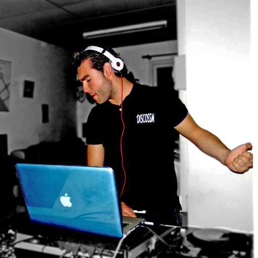 Sin música, la vida sería un error. 
Contrataciones alfredjalfredj@gmail.com