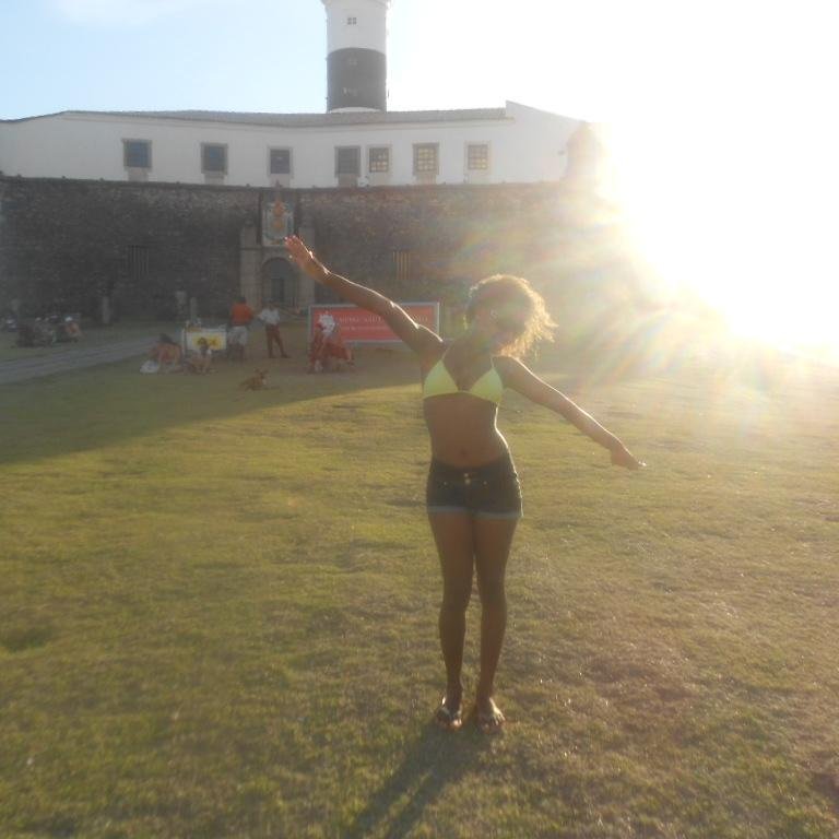 Debaixo da maquiagem e por trás do meu sorriso, eu sou apenas uma menina que deseja o mundo
Marilyn Monroe