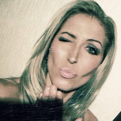 Gym bunny, Singer, Movie geek, Animal lover, Duvet & PJ's lover! Lifter of all that is weighty...
