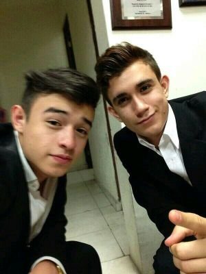 jerry y ruso son lo mejor de la vida ojala i algun dia me,sigan    sigeme i te sigo