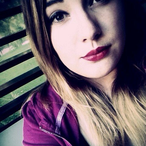 Tears_nFear's profile picture. I live in a divided in half, is a road divided, one side happy, sad on the one hand, but many times the sad side becomes largest!