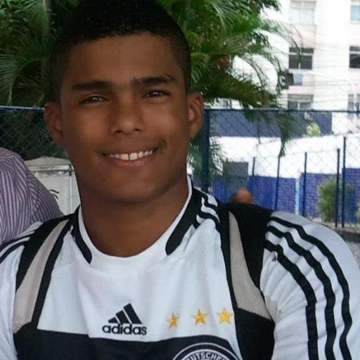 Vamos esquecer opiniões
Cantar junto todos os refrões
Vamos fazer tudo acontecer
Deixar o que tiver que ser, vai ser