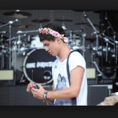 Getting into 5sos was the best desision of my life now I just got to get 5sos into me