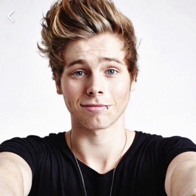 ur beautiful and dont let anyone ever tell you any different. Ur fav loves u more than anything - @guardianhemmo ❤️