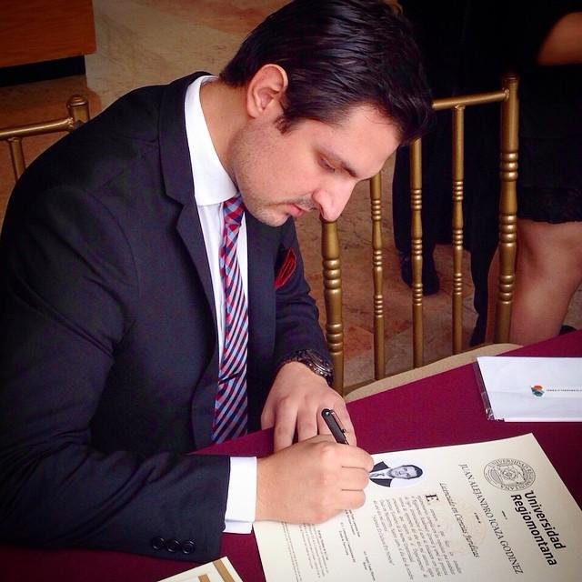 Licenciado en Derecho, egresado de la Universidad Regiomontana. Socio Monterrey RCA Abogados S.C.