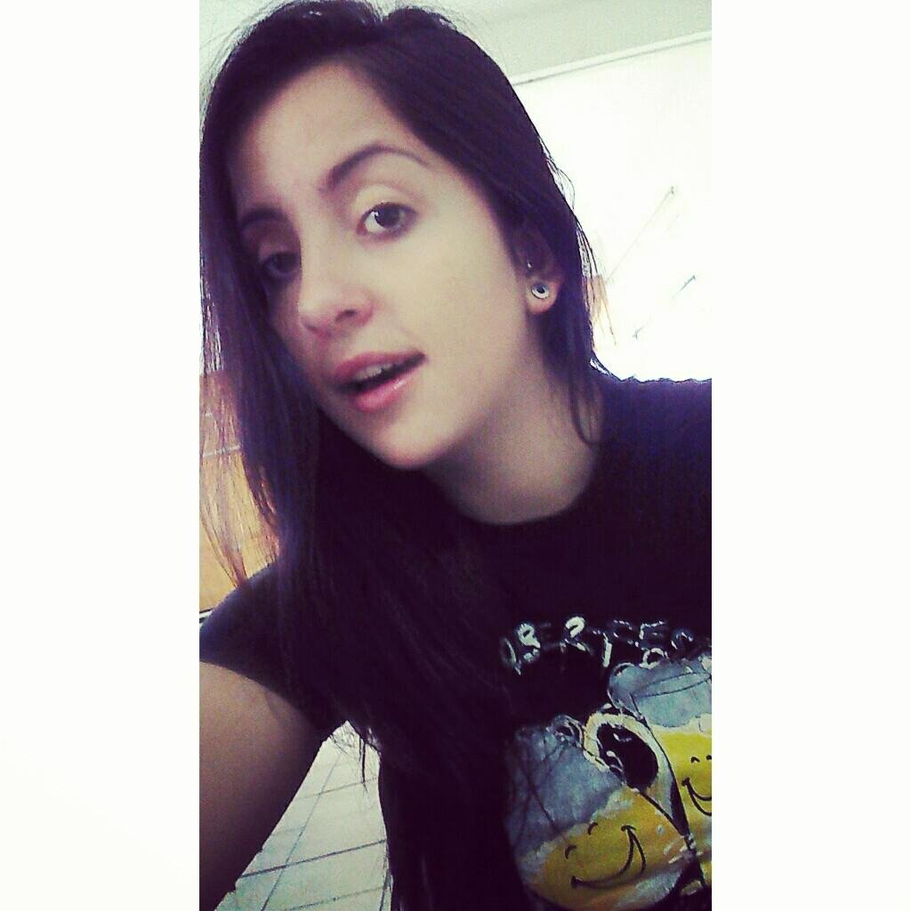 Só quero viajar e caminhar
Sentindo o gosto do seu pólen ♪♫