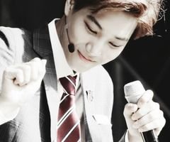Dançarino principal, rapper líder e vocalista de apoio. ✖  #SexyLine ✖ Não sabe fazer aegyo!