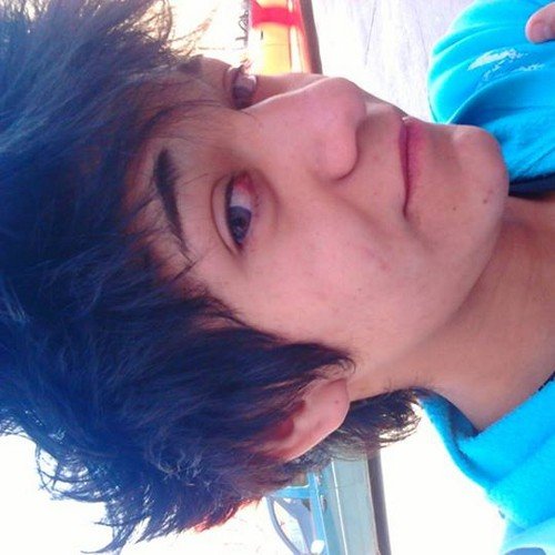 El chico que jamas pudo alejarse de el unicornio azul cual dejo abandonado en la hondonada de la felicidad, cuando busco en el pais de las maravillas.