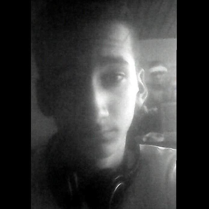 Age: 18 • Trickshotter & Feeder • xbox 360  ♥