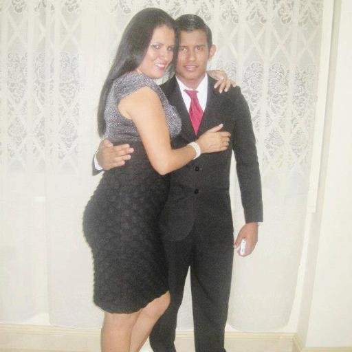 Jamas te enamores de un corazon roto , algunas piezas aun le pertenecen a otro y jamás podrás tenerlo por completo...