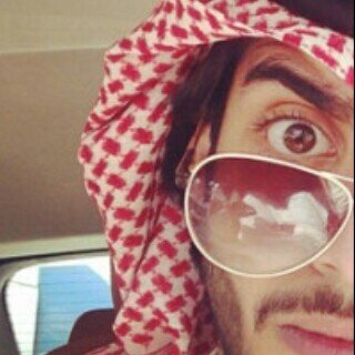 ‏‏أنقل الحزن و أمشي منتصب قامه. قاسي الوقت .. لكني بعد قاسي.