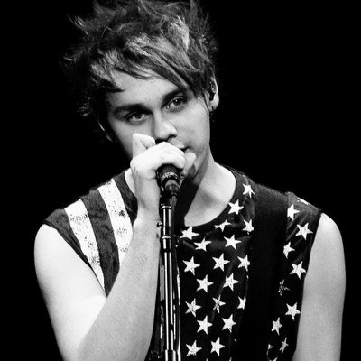 i gave you a free follow so please follow @_its_kayce_ and @sassycartahh