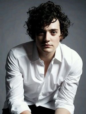 Some things in life aren't made to work out. That's why I'm living every day now like it's my last. Will I find someone to share it with? #STS #Twilight 18+RP