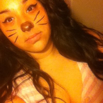 Thick.Stoner.Wifey Material.Single.Bisexual. Kik:ohmylawwd ..We Accept The Love We Think We Deserve ❤️✌️☝️