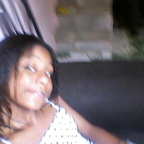 ola meu nome é Karine eu tenho 11 anos sou divertida quero ser atriz e pra quem me inveja beijinho no ombro