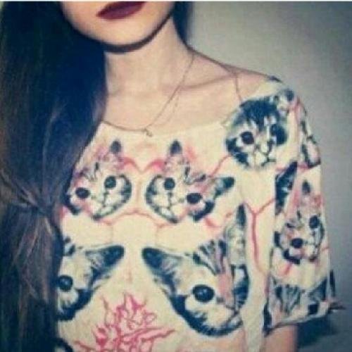 انا العاشقه المُخلصه ، انا بحب زعيمي متيّمه .