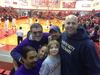 robriina's profile picture. 