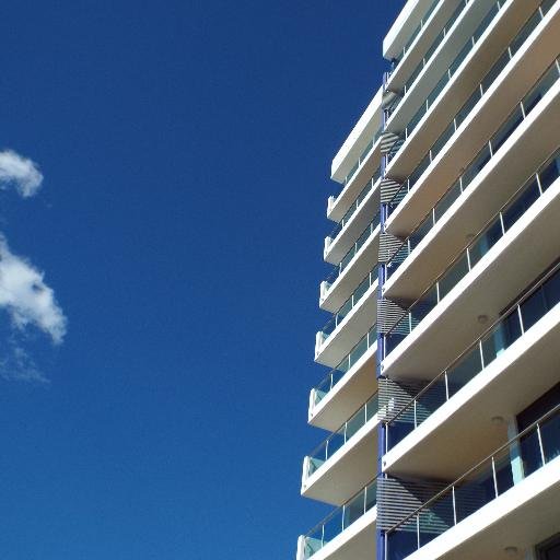Beachfront apartment accommodation on Mooloolaba Esplanade, close to shops, cafes and restaurants. Every spacious apartment faces the sea.