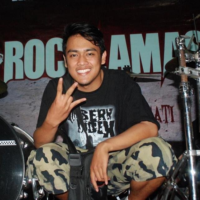 #KerenTanpaRokok | Fucking Amateur Event organizer | Oldschool rider | Goalkeeper&manager of elektronika fc | Reborn leader of @MGLDMofficial | Network engineer