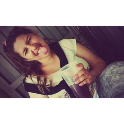 Nunca llamaría error a alguien que un día me hizo feliz !!  - PIN : 55D1A84D